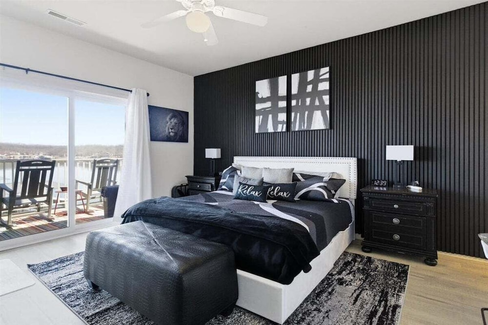 Modern Condo at 11mm in Sunrise w/ PWC & Boat Slip