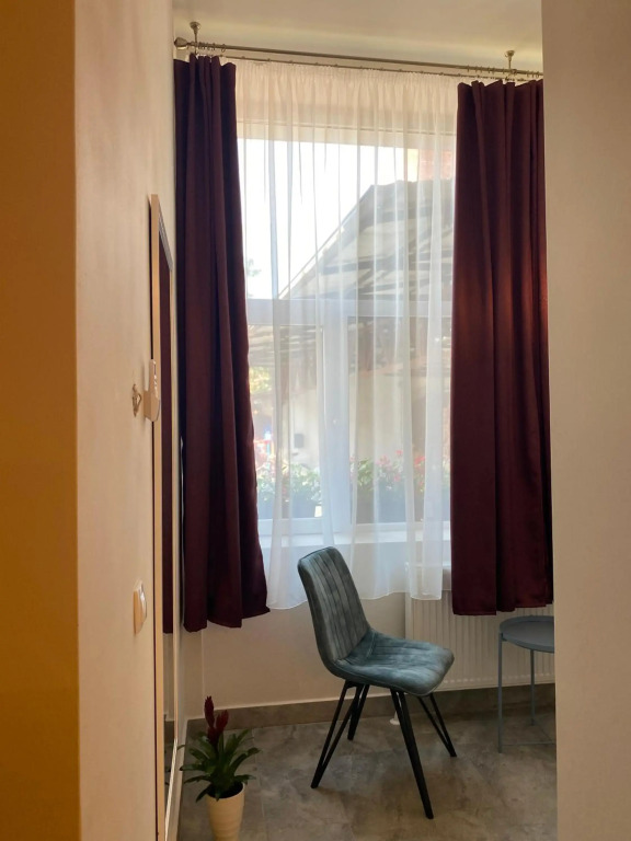 Theater Guesthouse with Parking