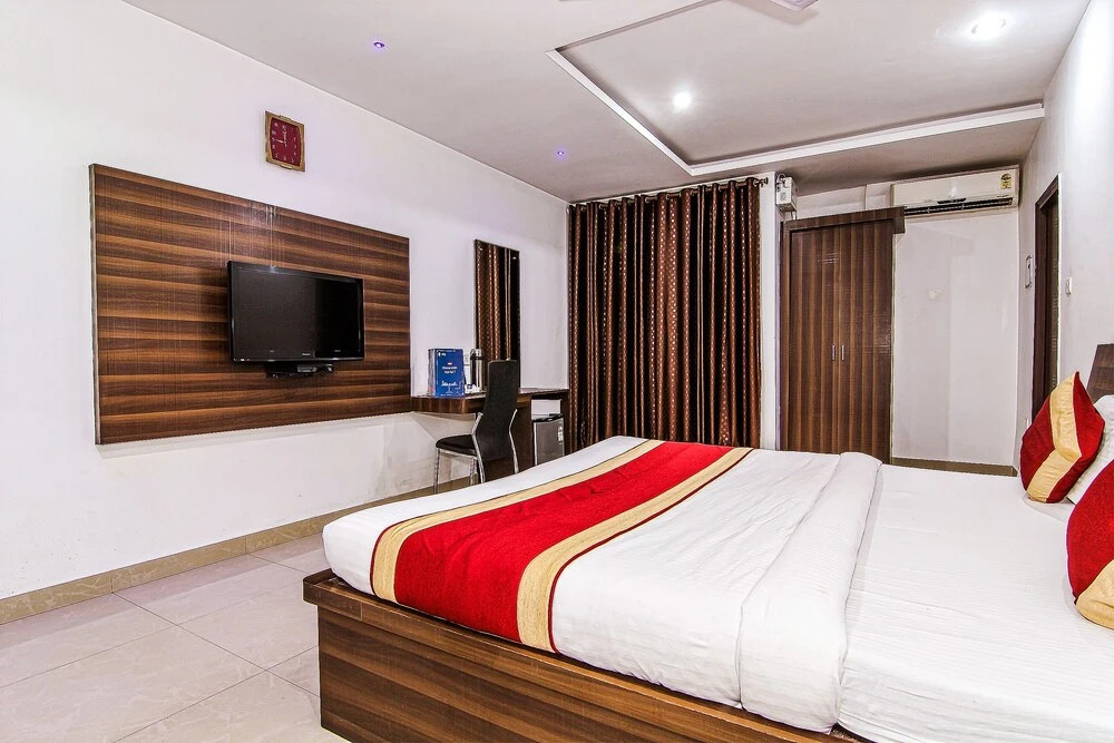 OYO 6804 Hotel Buddha Residency