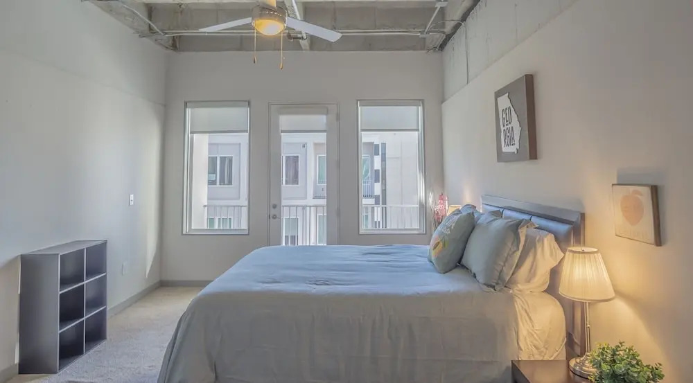 Midtown 1br Fully Furnished Apartment - Great Location! 1 Bedroom Apts by RedAwning
