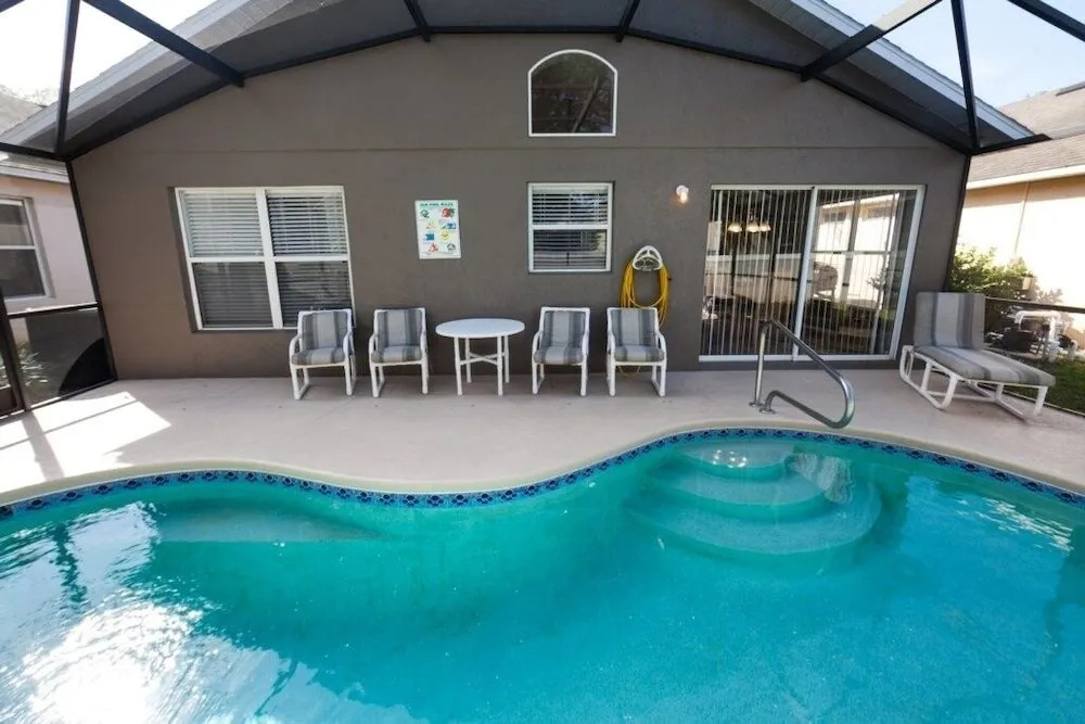 Private Pool 2 Queens And Twin Room! 3 Bedroom Home by RedAwning