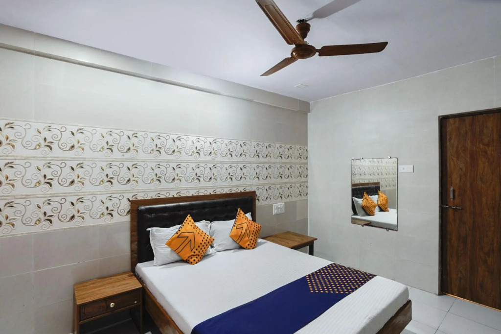Oyo 74977 Dipesh Lodge