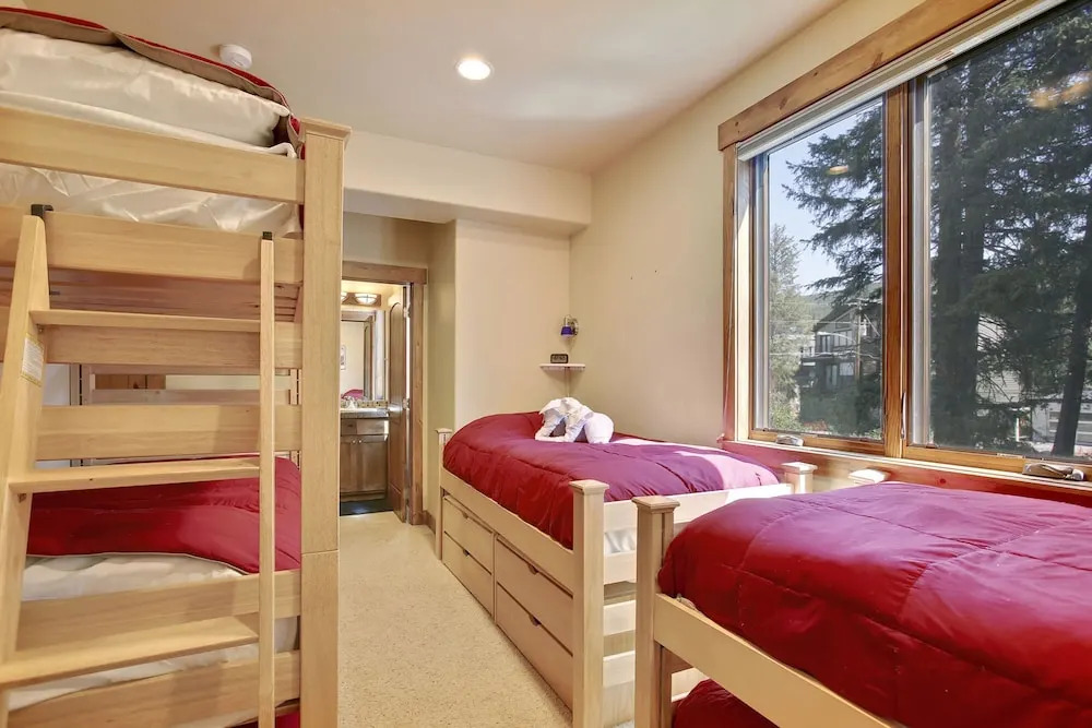 Slopeside Mountain Time Luxury Chalet by Winter Park Escapes