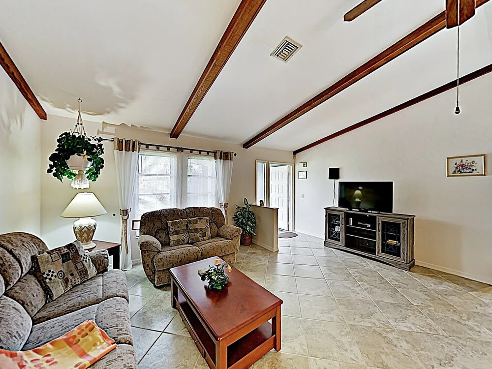 Dreamy In Quiet Neighborhood W/ Caged Pool 3 Bedroom Home