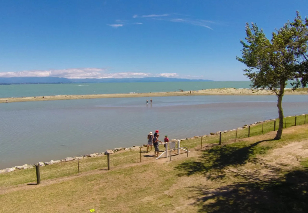 Tāhuna Beach Holiday Park