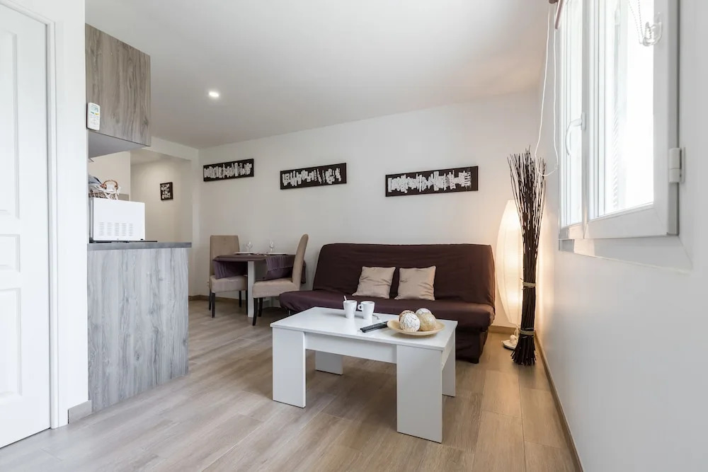 Sleep in Antibes City Center