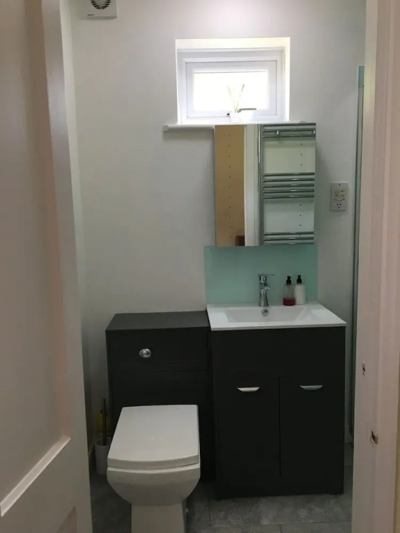 Charming 1-bedroom Apartment Near South Downs