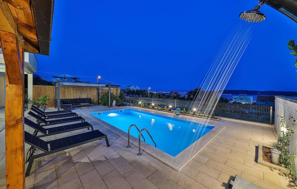 Beautiful Apartment in Kastel Gomilica With Outdoor Swimming Pool, Wifi and 2 Bedrooms