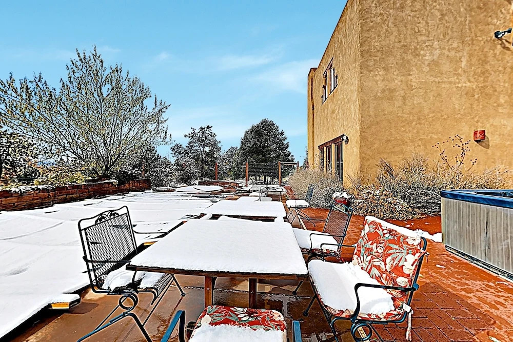 Extraordinary Private W/ Pool & Hot Tubs 6 Bedroom Home
