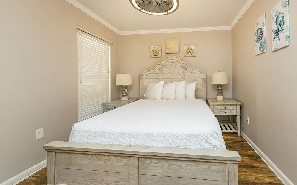 Phoenix I 1083 2 Bedroom Condo