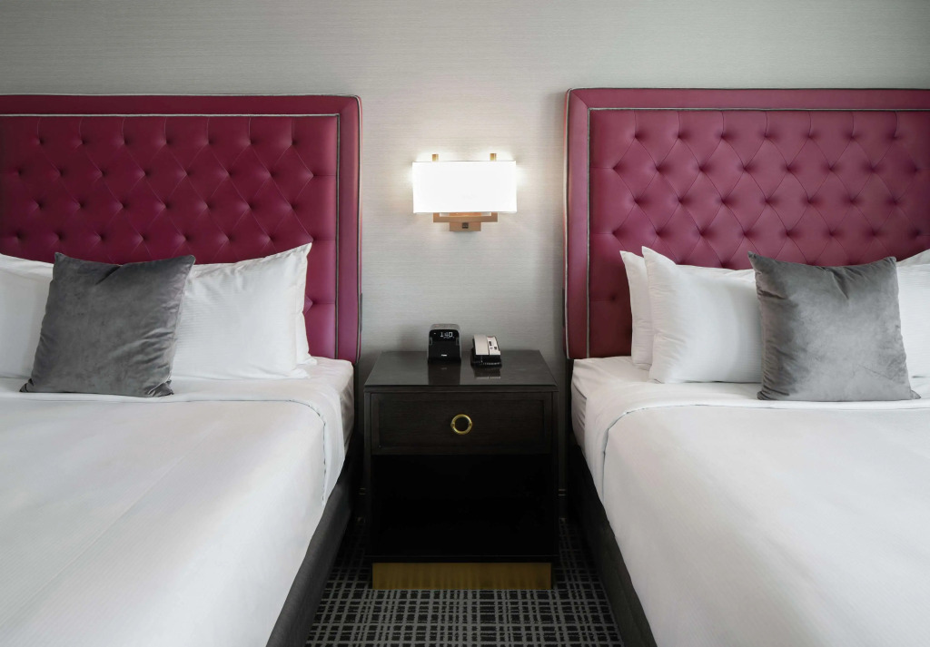 The Axis Moline Hotel, Tapestry Collection By Hilton