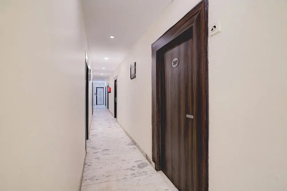 FabHotel Comfort Stay I - 700m from Metro Multispeciality Hospital Noida
