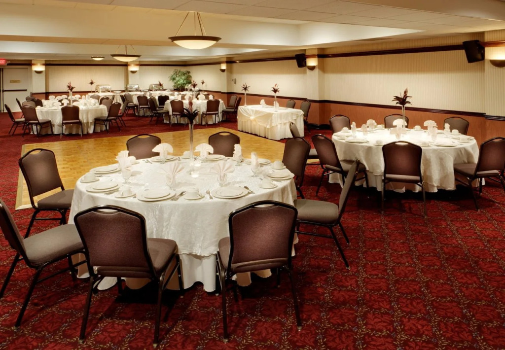 Holiday Inn Westbury-Long Island by IHG