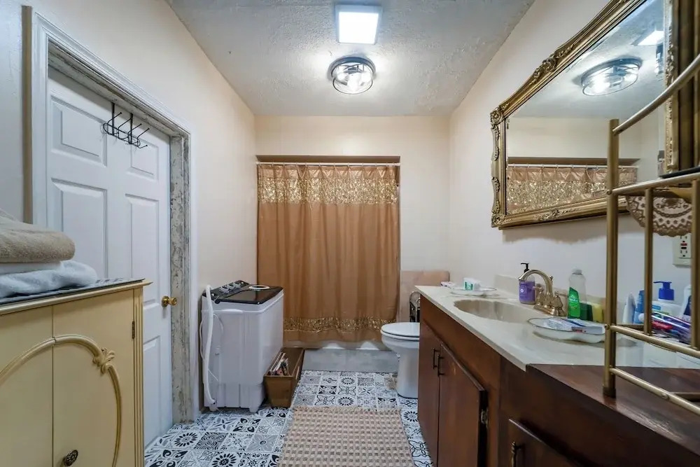 Central 4BR Historic Gem Near Colleges