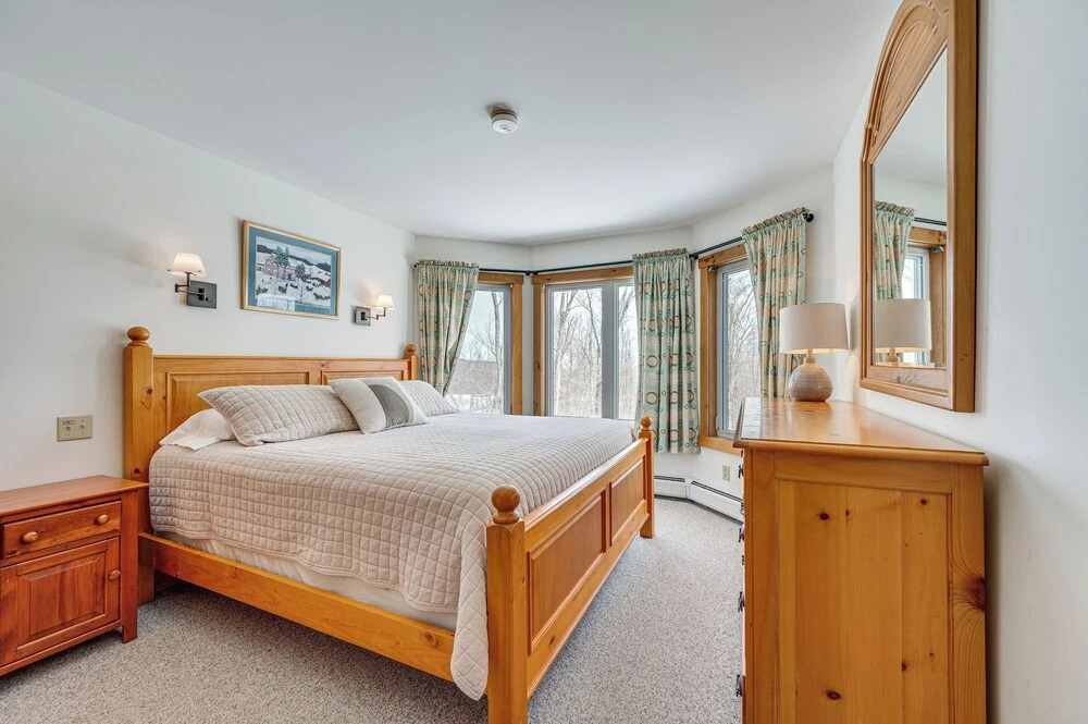 Ski-in Resort Family Condo w/ Deck at Jay Peak!