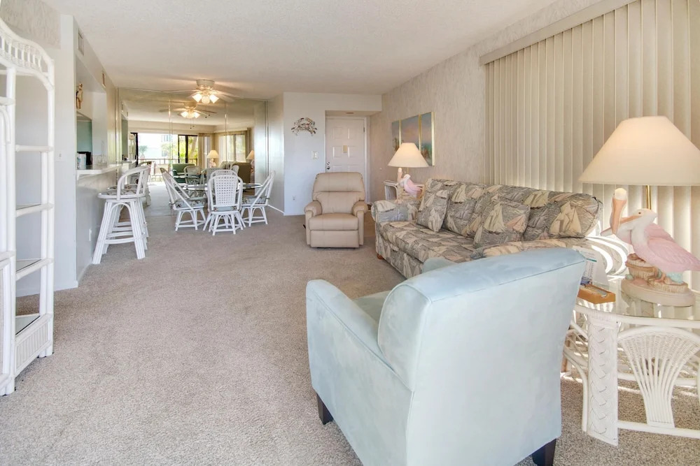 Land's End 307 Building 1 Gulf View / End Unit / 2 Balconies!