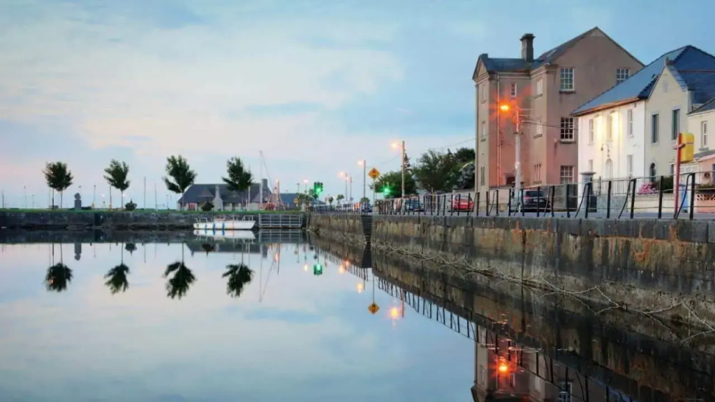 Thirteen On The Green - Eyre Square