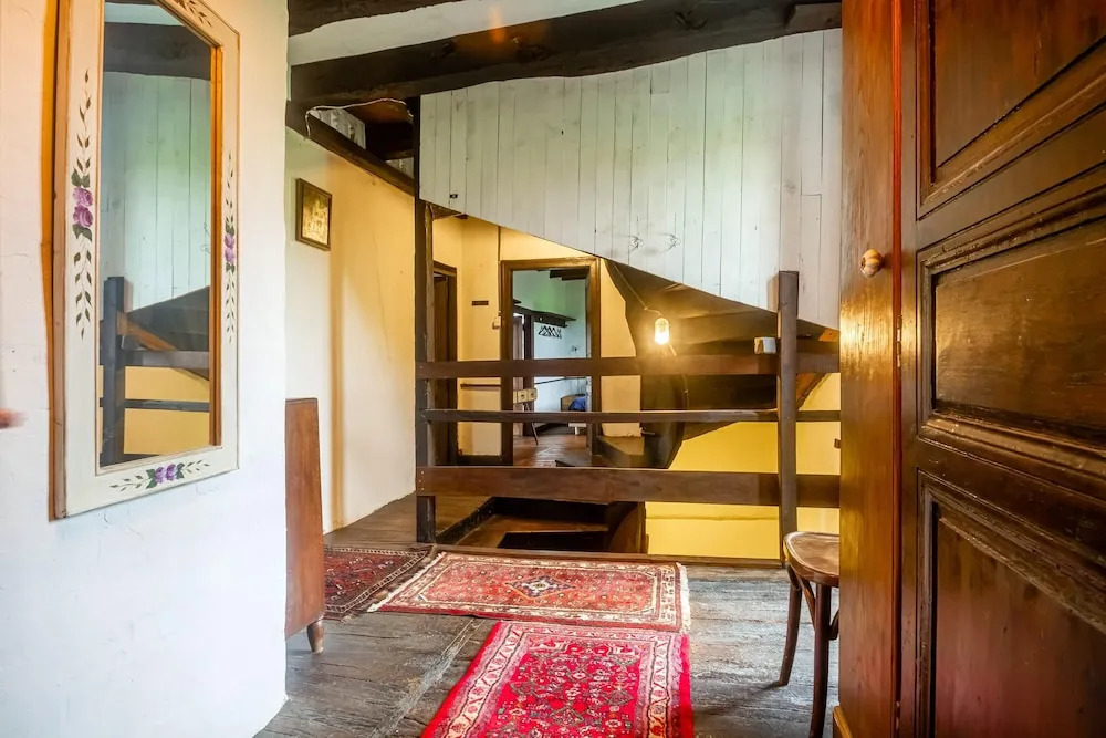 House With 8 Bedrooms in Saint-hilaire-peyroux, With Enclosed Garden a