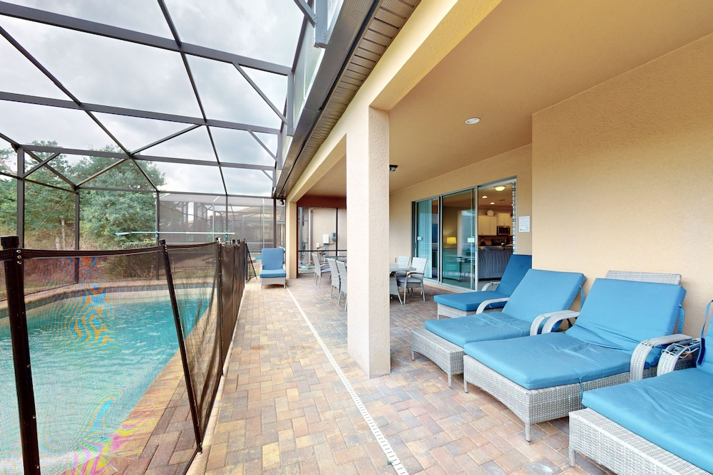 Spacious Home w/ Private Pool, Wifi, Central AC, Private Washer/dryer