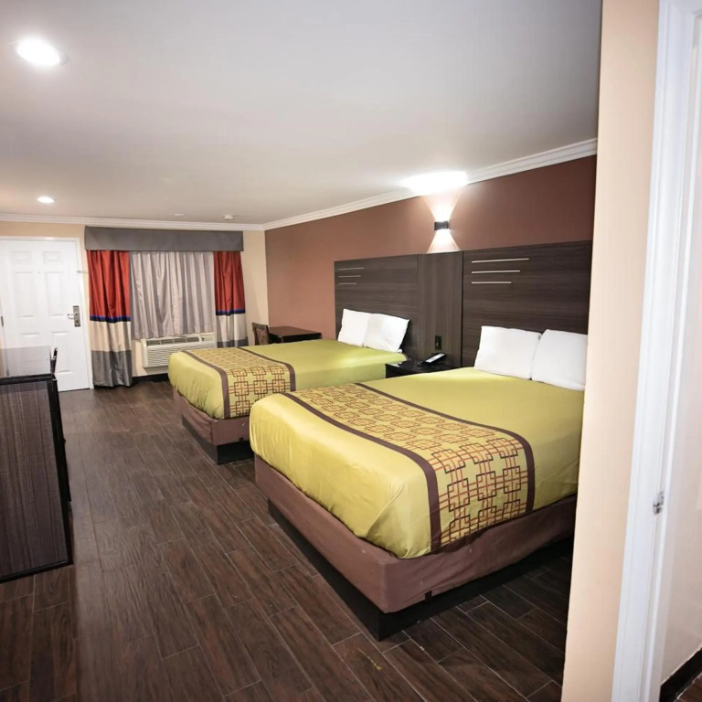 Rodeway Inn & Suites Bellflower