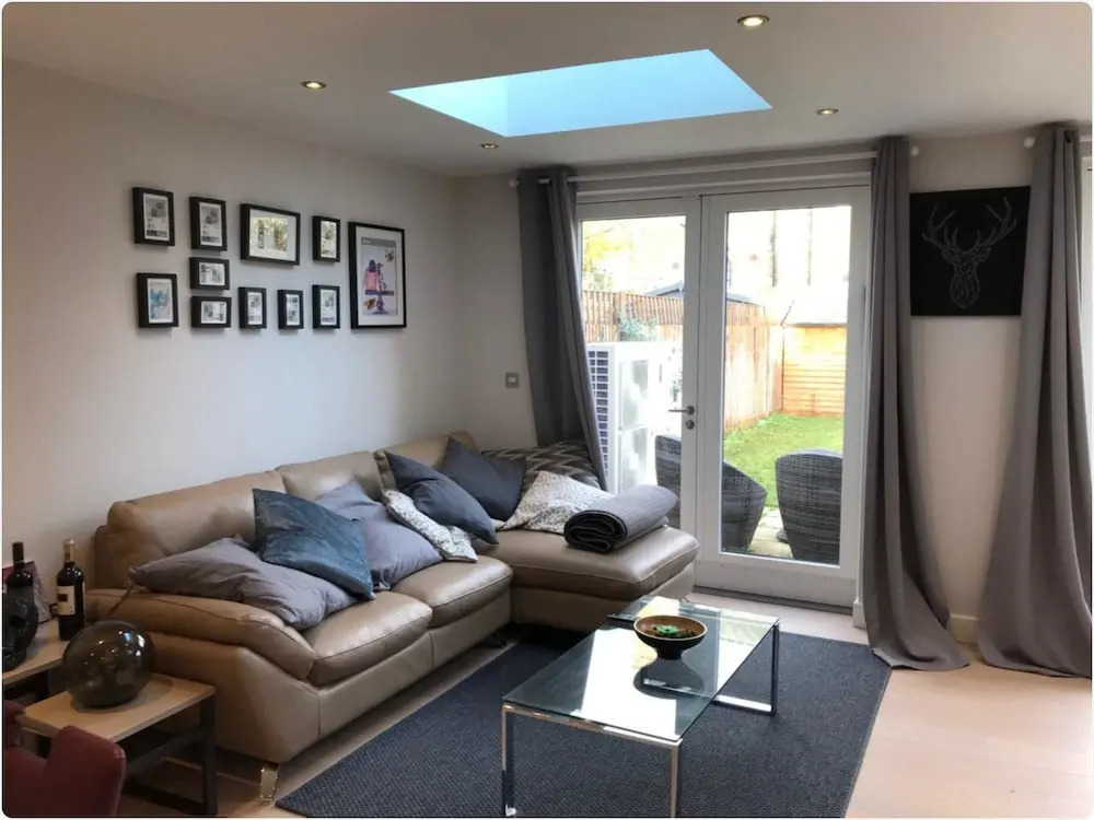 Villa With 3 Bedrooms in Isleworth
