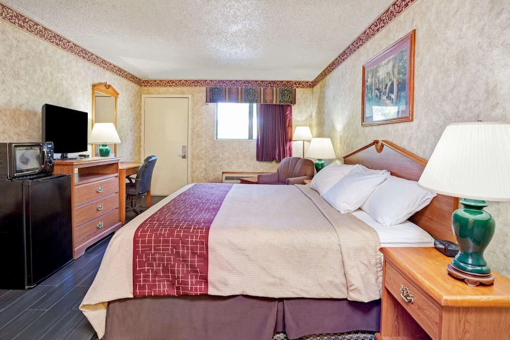Red Roof Inn Monroe