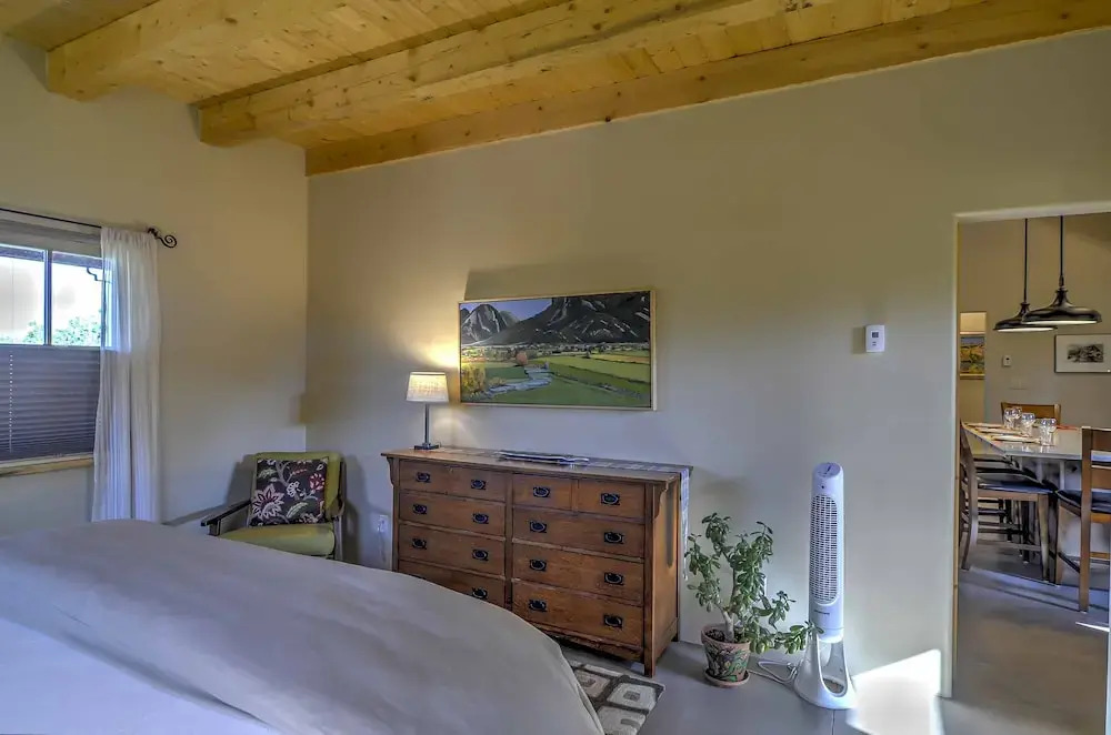 Hidden Santa Fe Gem - Nestled in Tesuque Hills!
