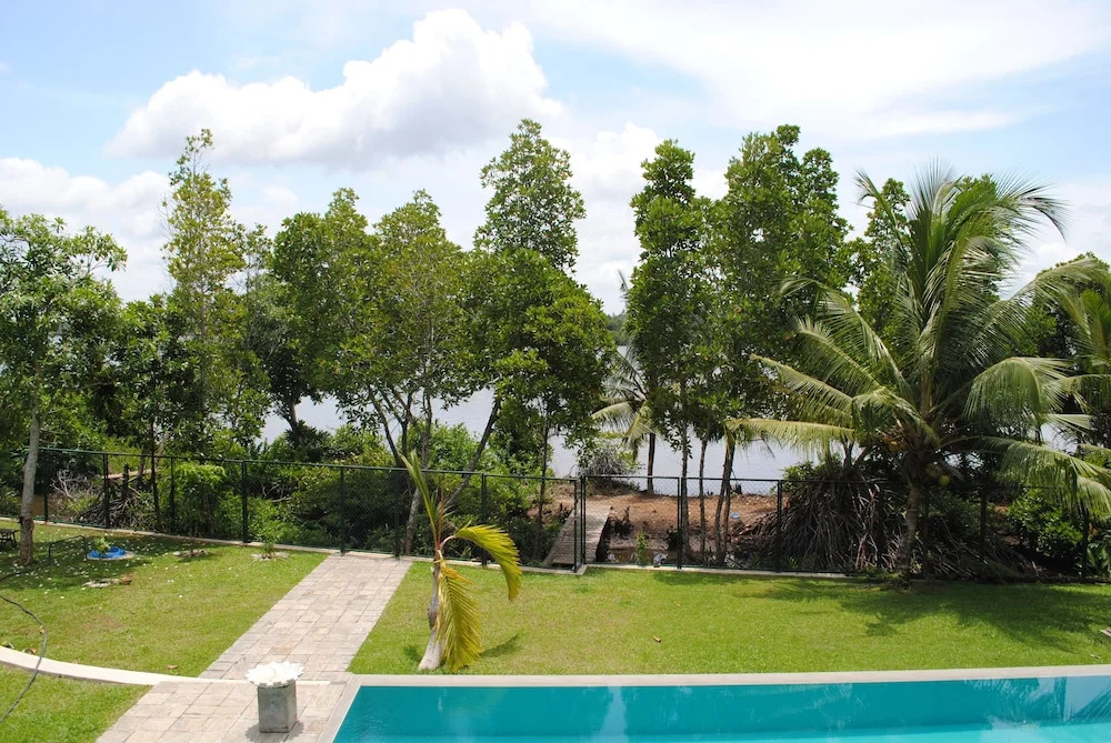 Arahtis Lake Villa