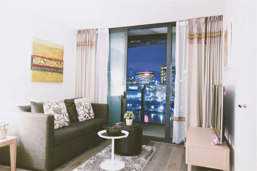 HFN Riverside Docklands Apartment