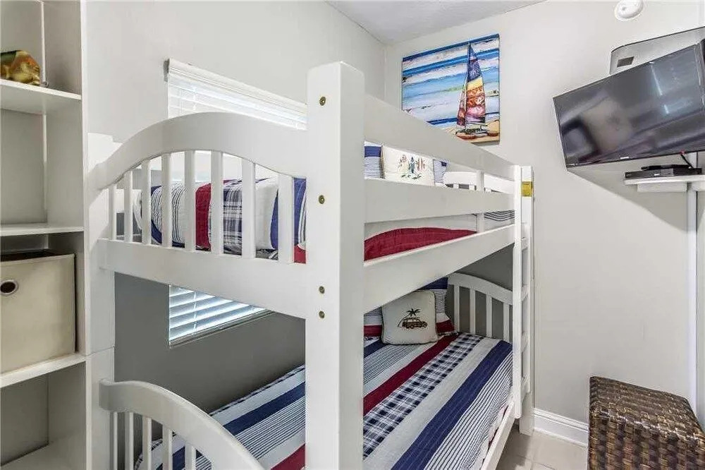 Lighthouse 1202 - 1 Br condo by RedAwning