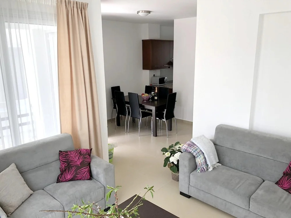 House With 2 Bedrooms in Peyia, With Wonderful sea View, Enclosed Gard
