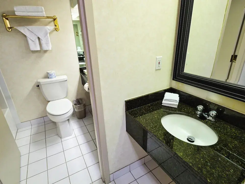 Continental Inn & Suites