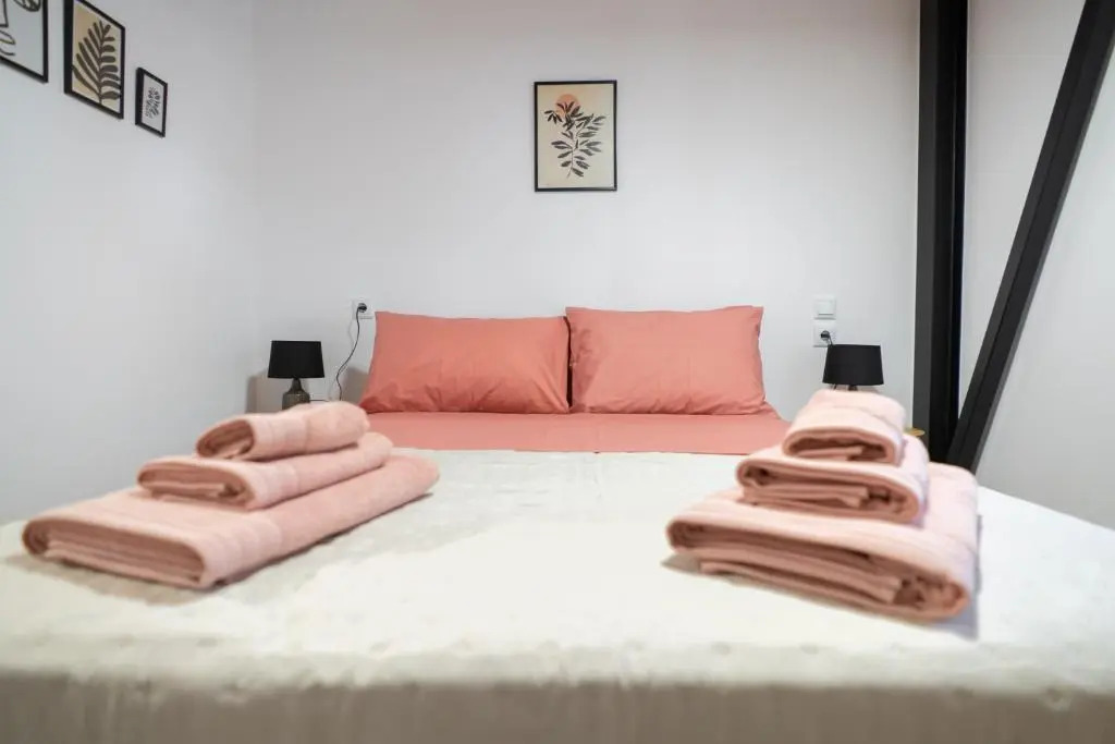 Zalman's Ground Floor 1BR Place