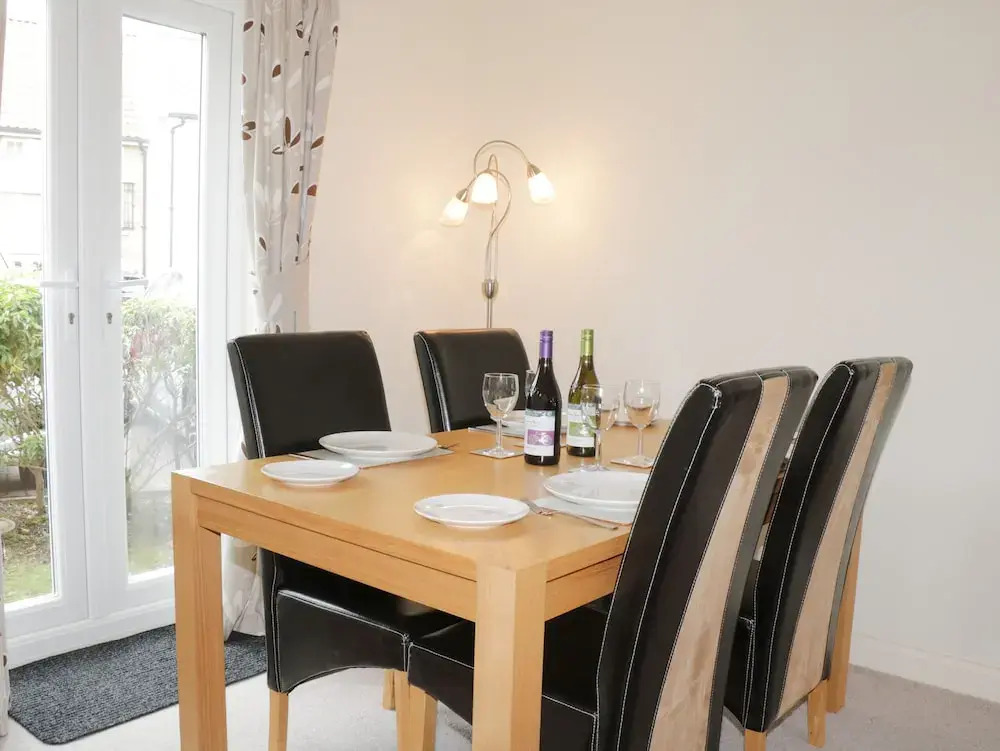 2 Perran Court