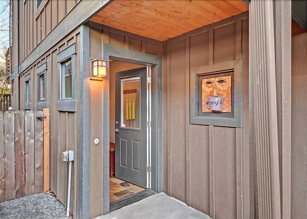 Stroll to the Troll Townhouse - Three Bedroom Home with Fireplace
