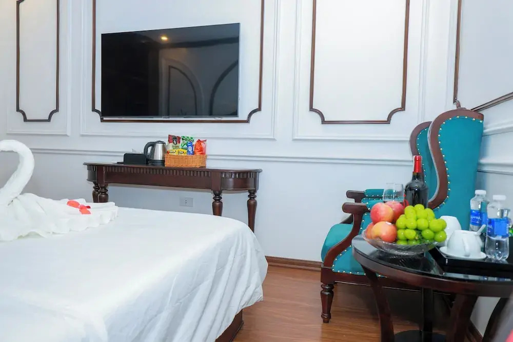Royal Hotel Trâu Quỳ