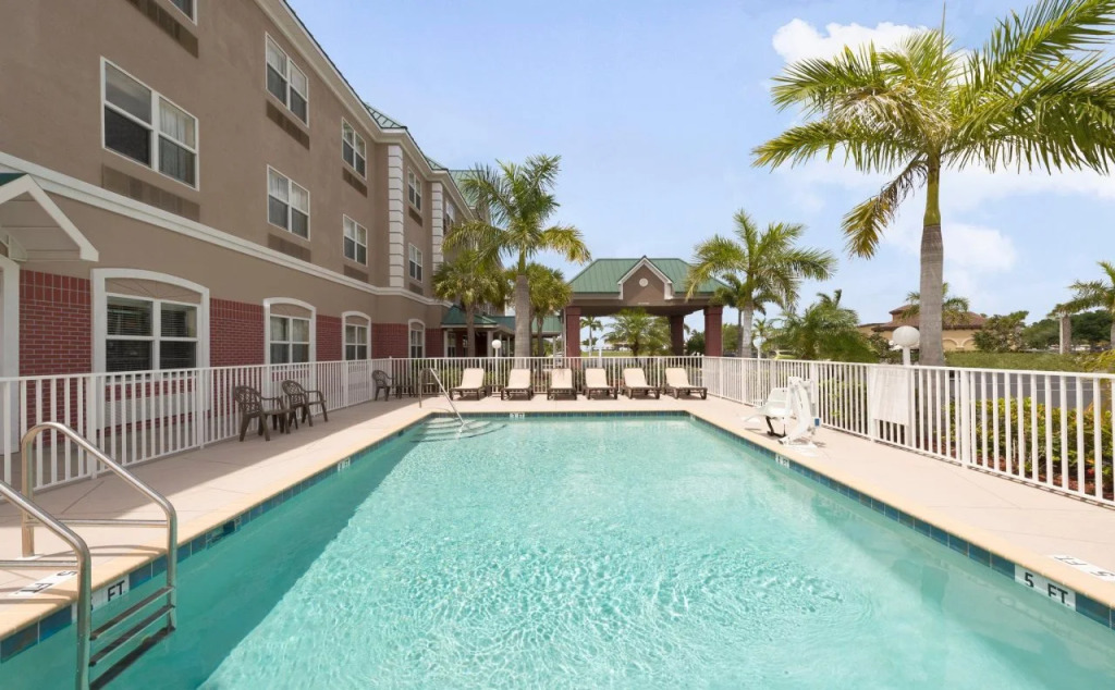 Country Inn & Suites by Radisson, Bradenton-Lakewood-Ranch, FL