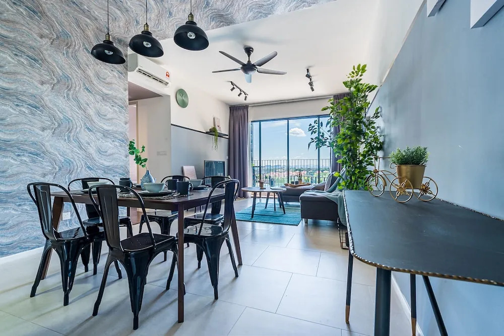 3BR Homestay with Pool View Bukit Rimau
