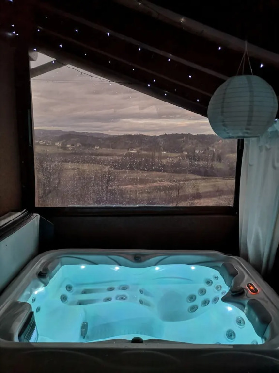 Viksa with Hot Tub