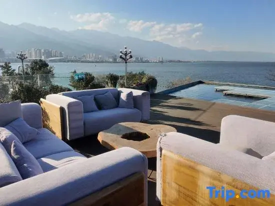 Dali Sugar Sea View Hotel (Erhai Park High-Speed Rail Station Branch)