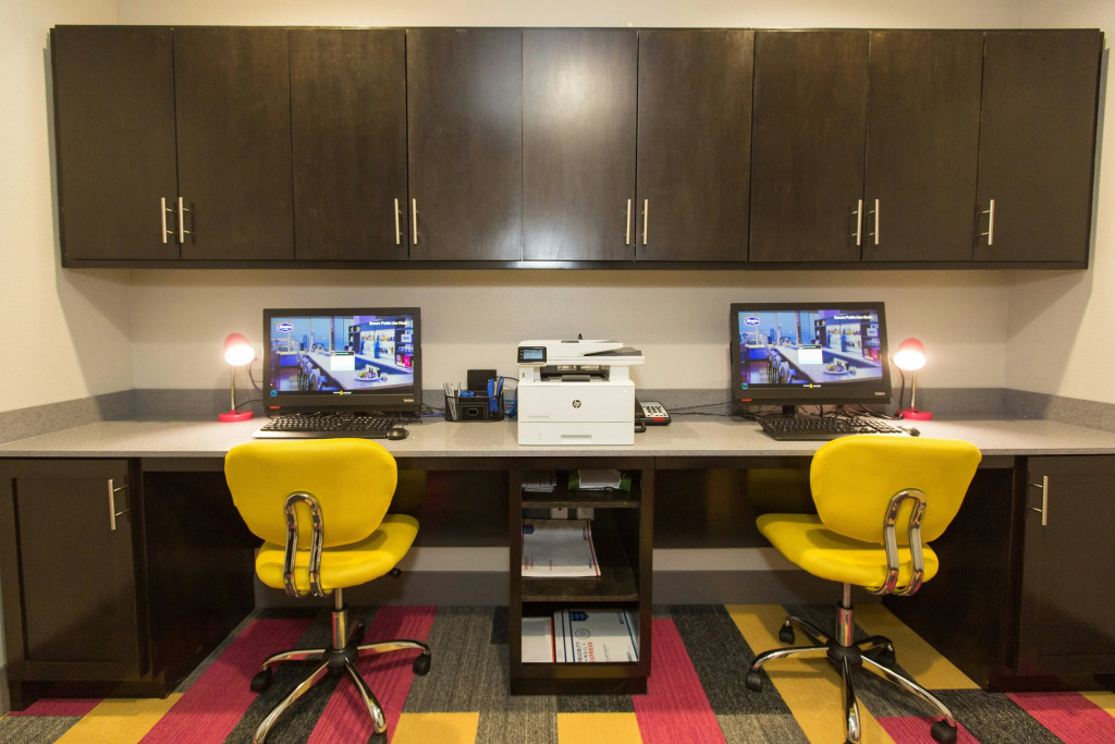 Hampton Inn Mustang