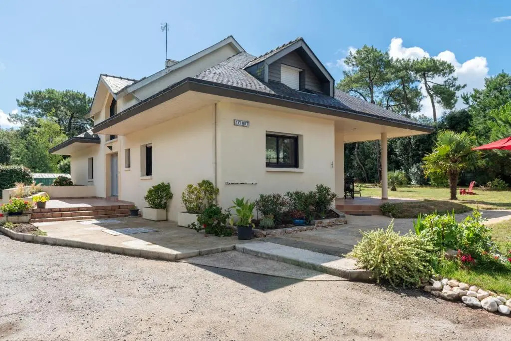 Charmante maison moderne avec grand jardin