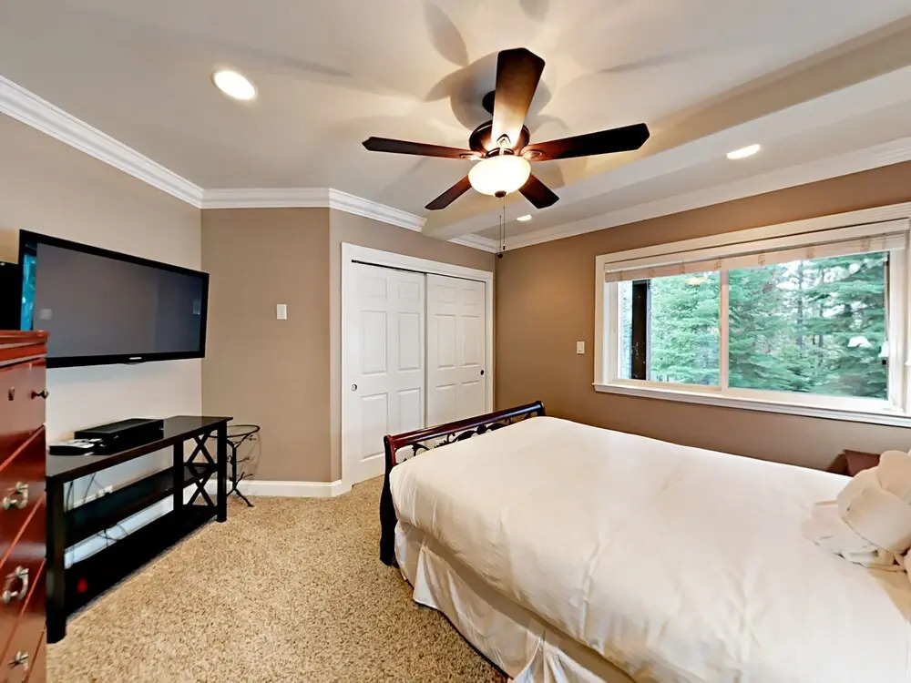 5BR Home w/ Hot Tub & Game Room