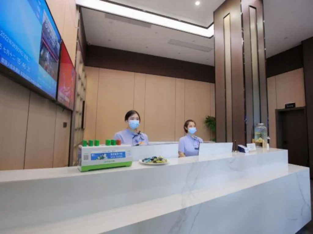 Huangshi Hotel 168