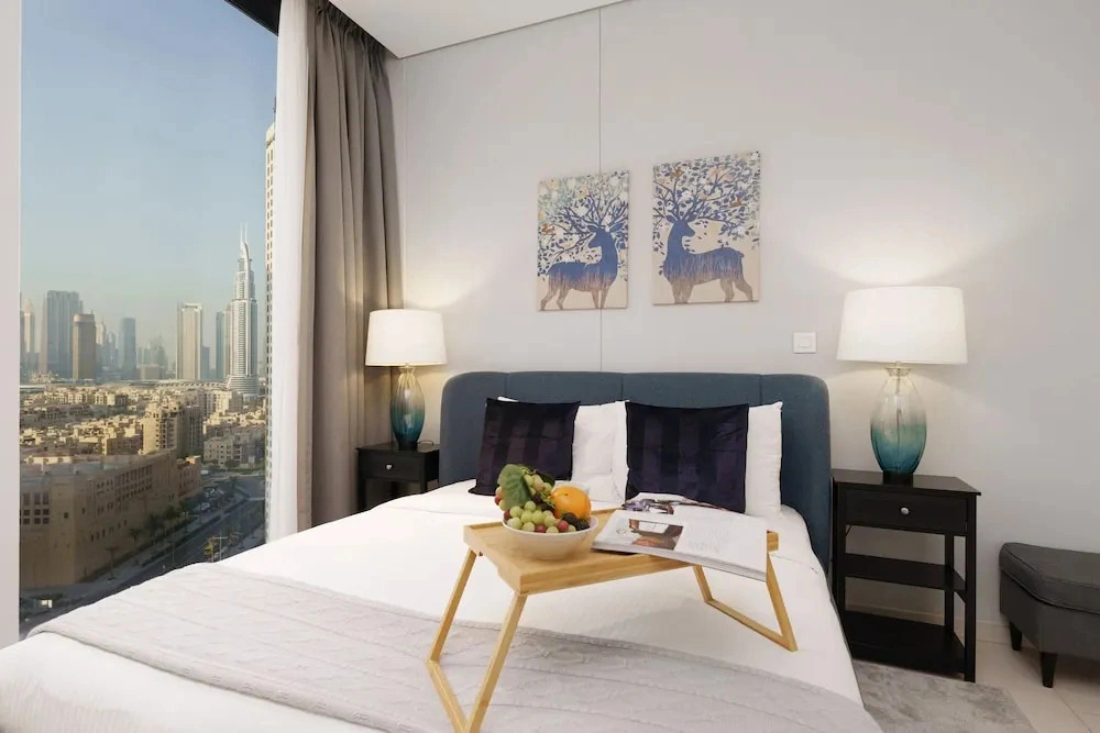 Maison Privee - Sleek and Sunny Apt in Business Bay w/ Canal Views