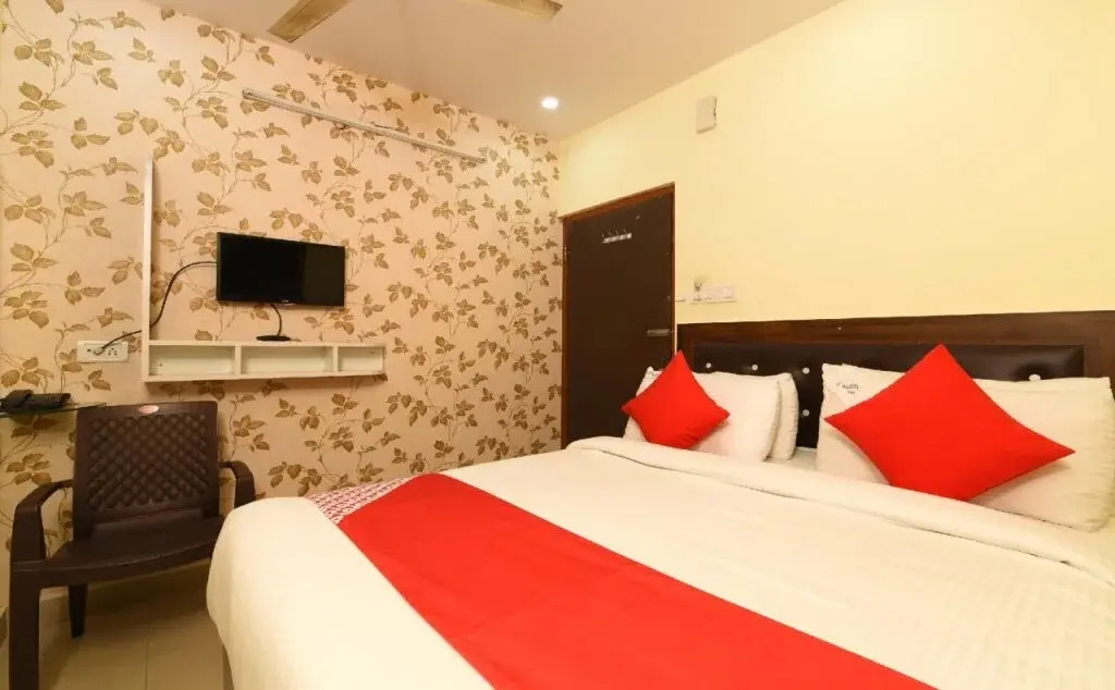 B Square Inn By OYO Rooms