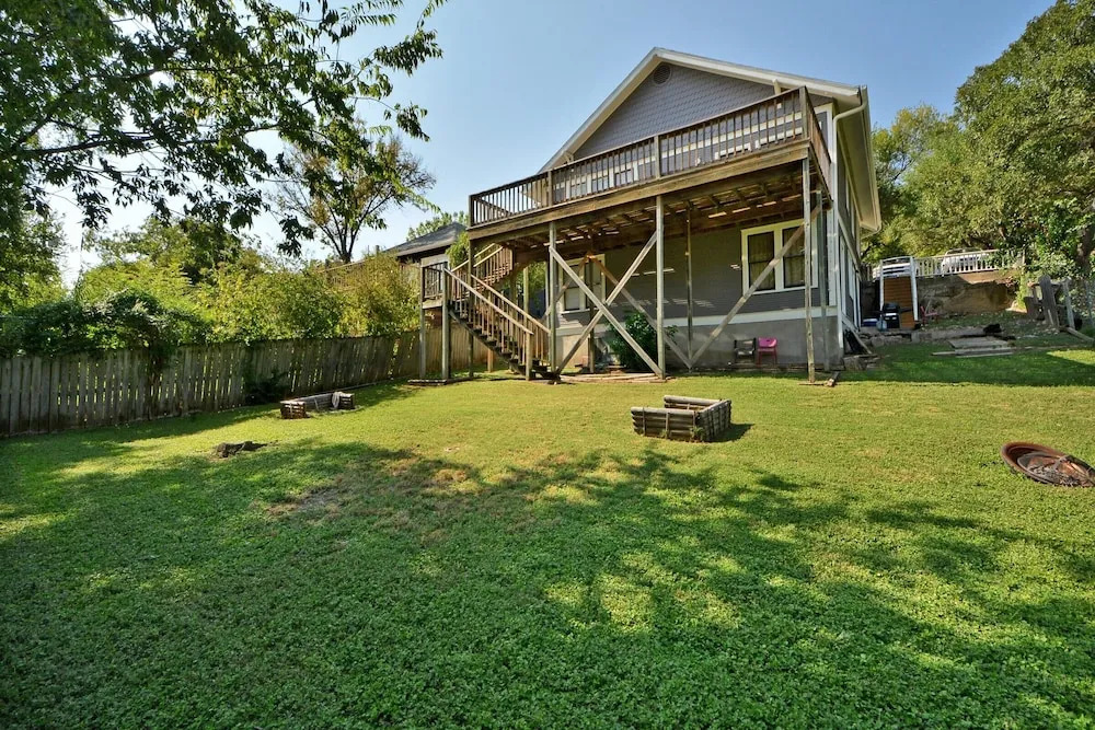3BR 2BA Downtown Austin Charming Bungalow by RedAwning