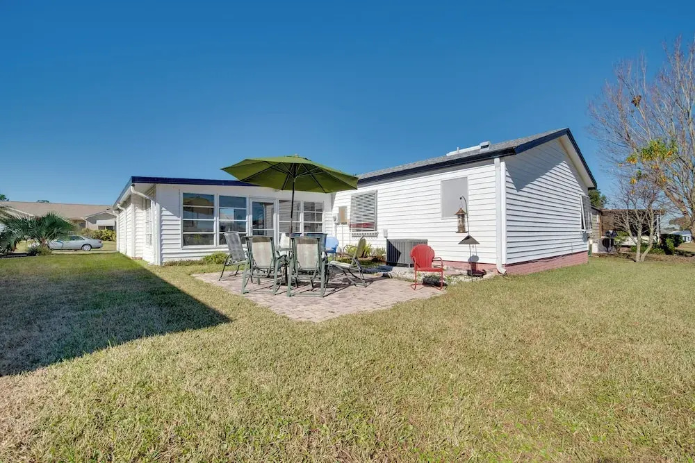 Lady Lake House with Lanai and Community Pool!