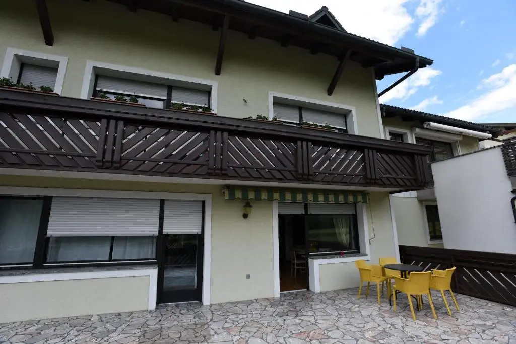 LakeView Apartment