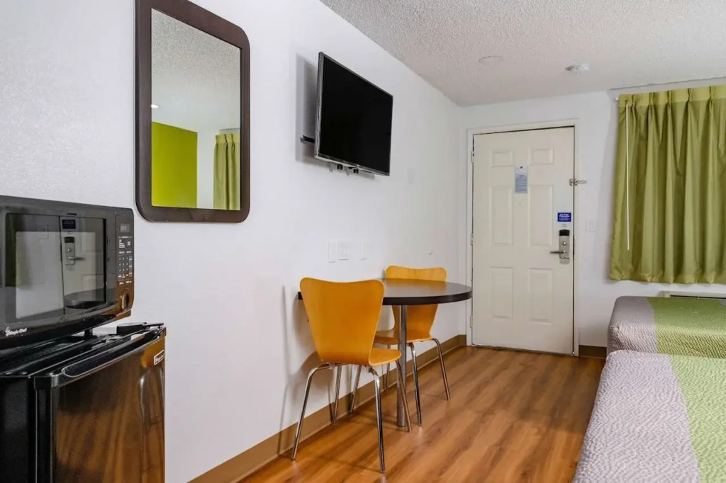 Motel 6-Fresno, CA - Yosemite Hwy